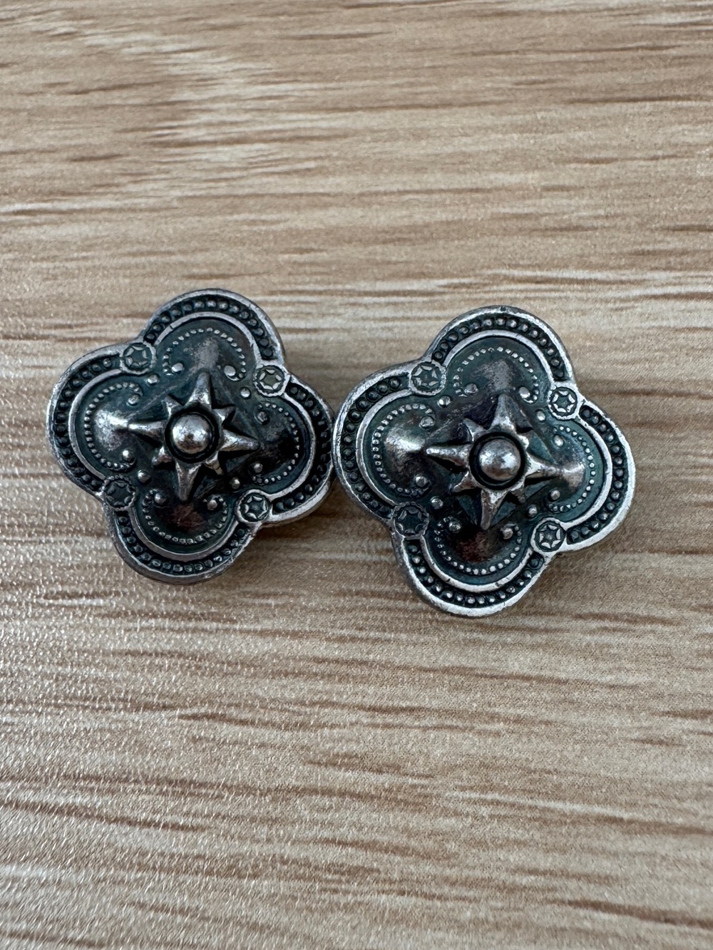 Vintage Robert Rose Medallion Clip-on Earrings Quatrefoil Silver-toned 0.9”